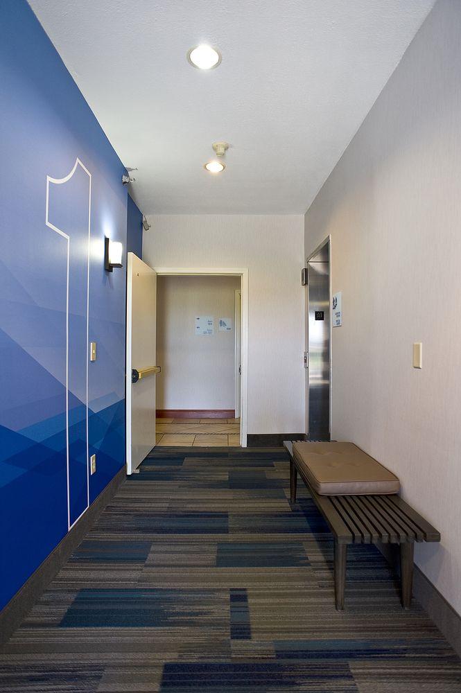 Holiday Inn Express & Suites Vermillion, An Ihg Hotel Exterior photo