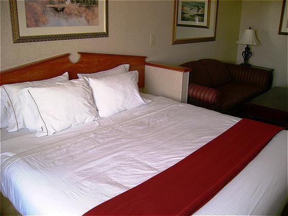 Holiday Inn Express & Suites Vermillion, An Ihg Hotel Exterior photo