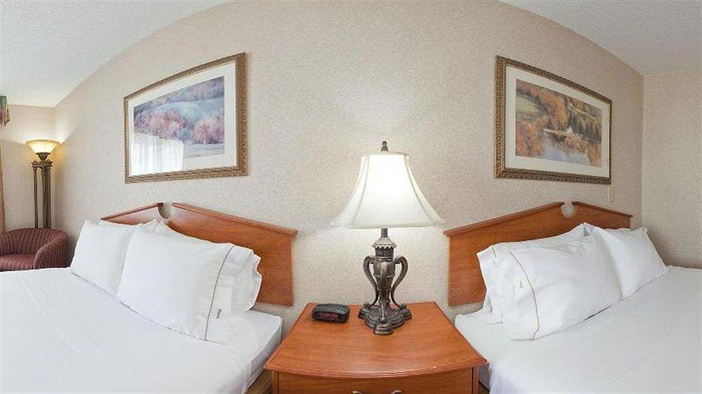 Holiday Inn Express & Suites Vermillion, An Ihg Hotel Exterior photo