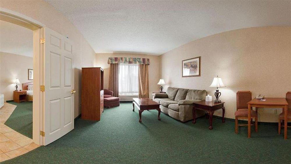 Holiday Inn Express & Suites Vermillion, An Ihg Hotel Exterior photo