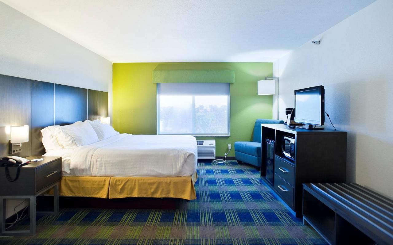 Holiday Inn Express & Suites Vermillion, An Ihg Hotel Exterior photo