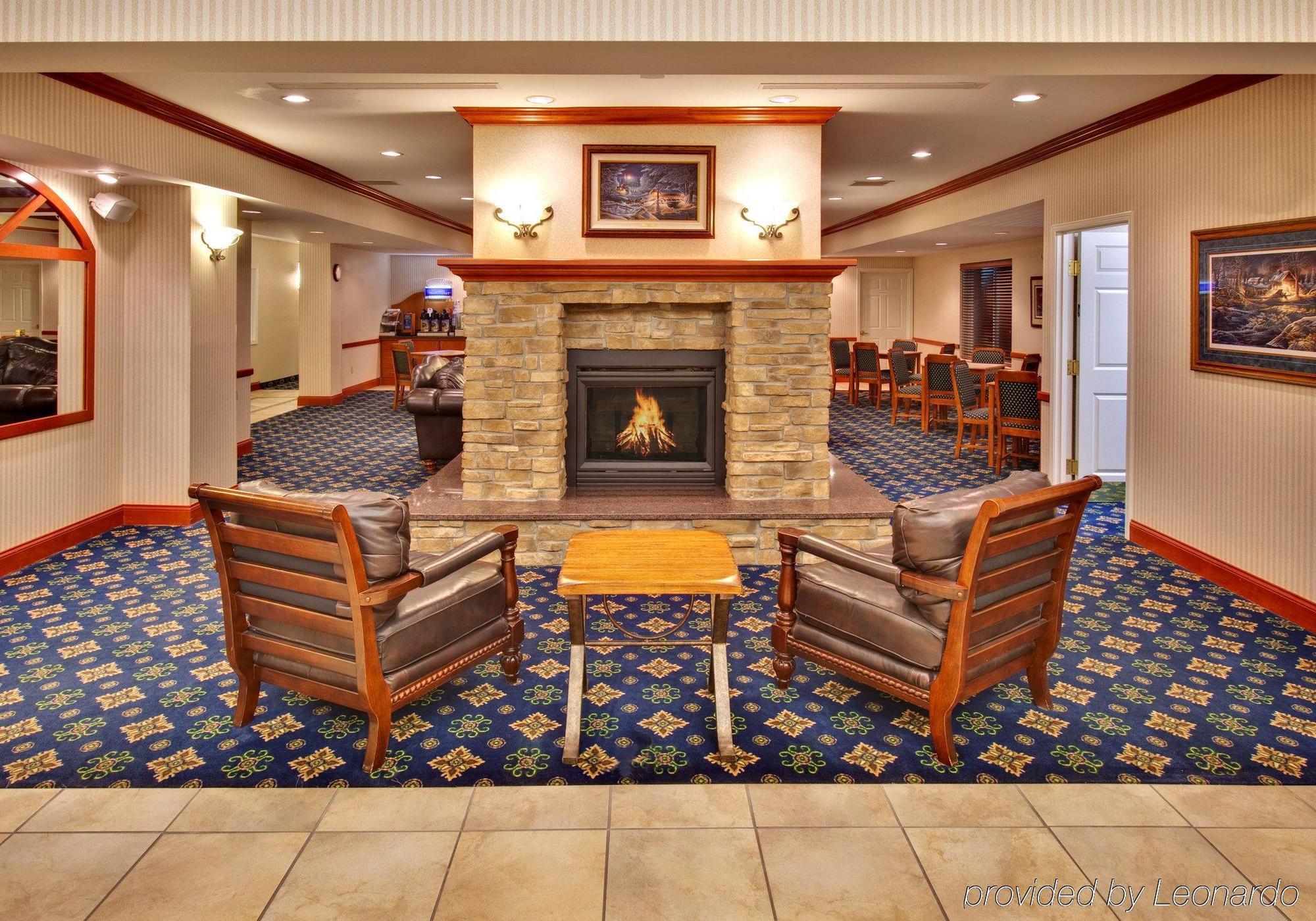 Holiday Inn Express & Suites Vermillion, An Ihg Hotel Exterior photo