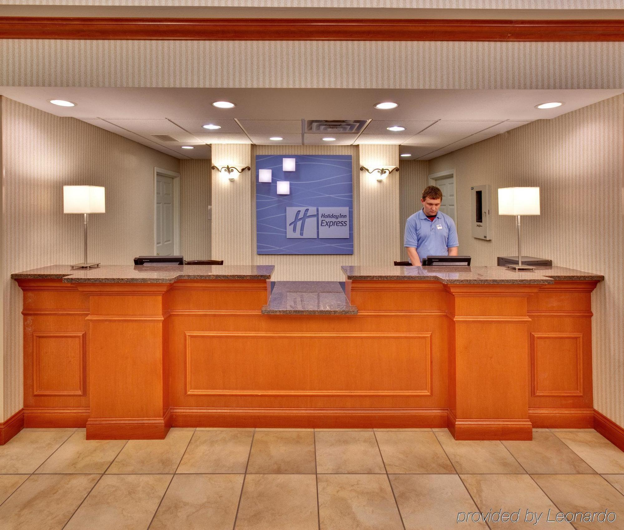 Holiday Inn Express & Suites Vermillion, An Ihg Hotel Exterior photo