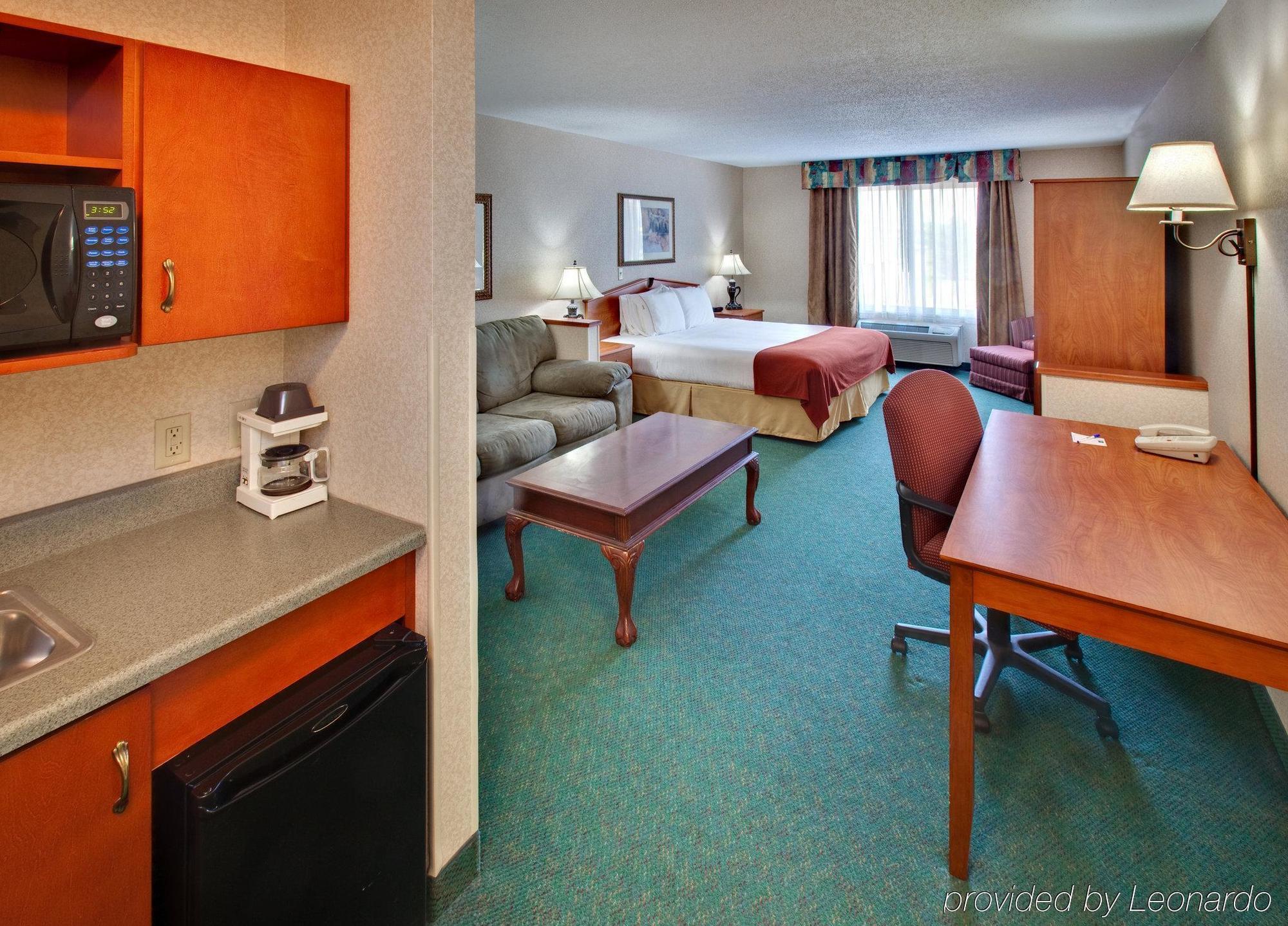 Holiday Inn Express & Suites Vermillion, An Ihg Hotel Room photo