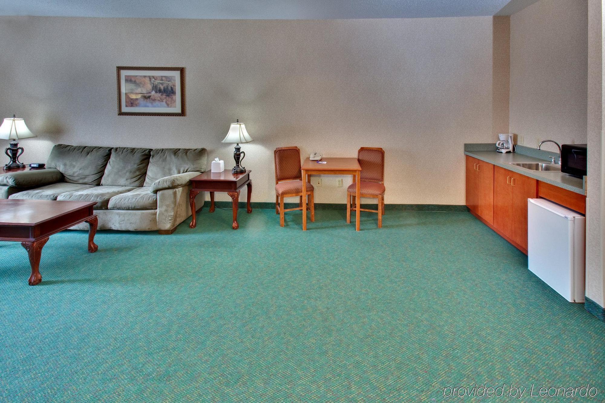 Holiday Inn Express & Suites Vermillion, An Ihg Hotel Room photo