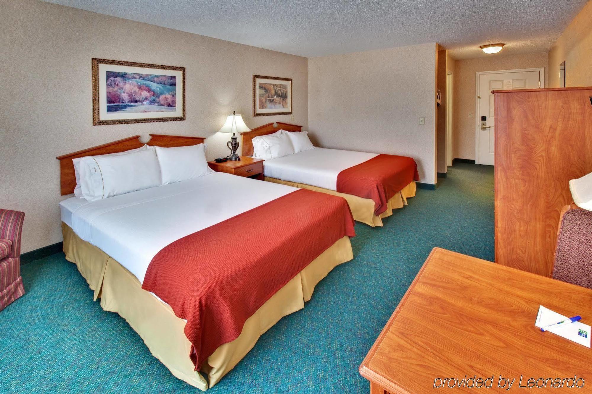 Holiday Inn Express & Suites Vermillion, An Ihg Hotel Exterior photo