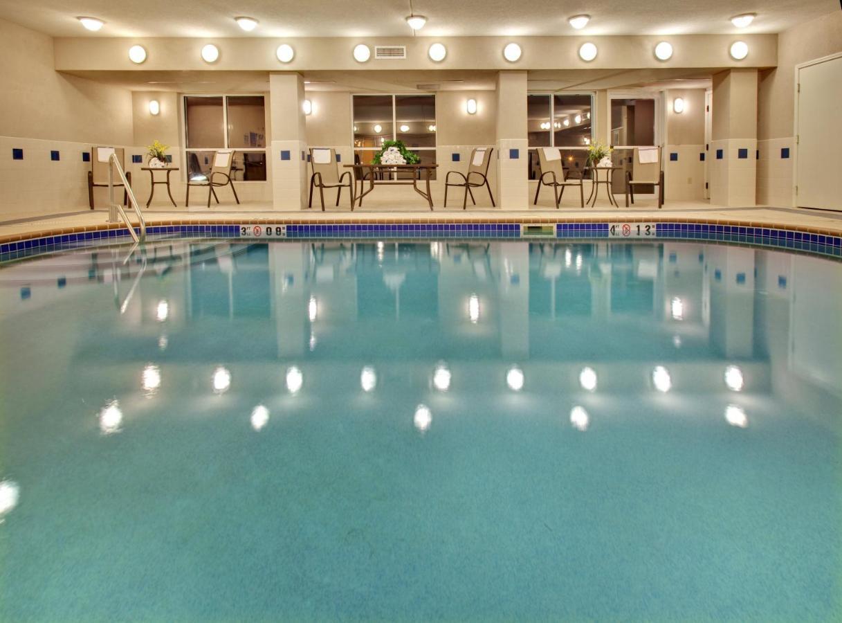 Holiday Inn Express & Suites Vermillion, An Ihg Hotel Exterior photo