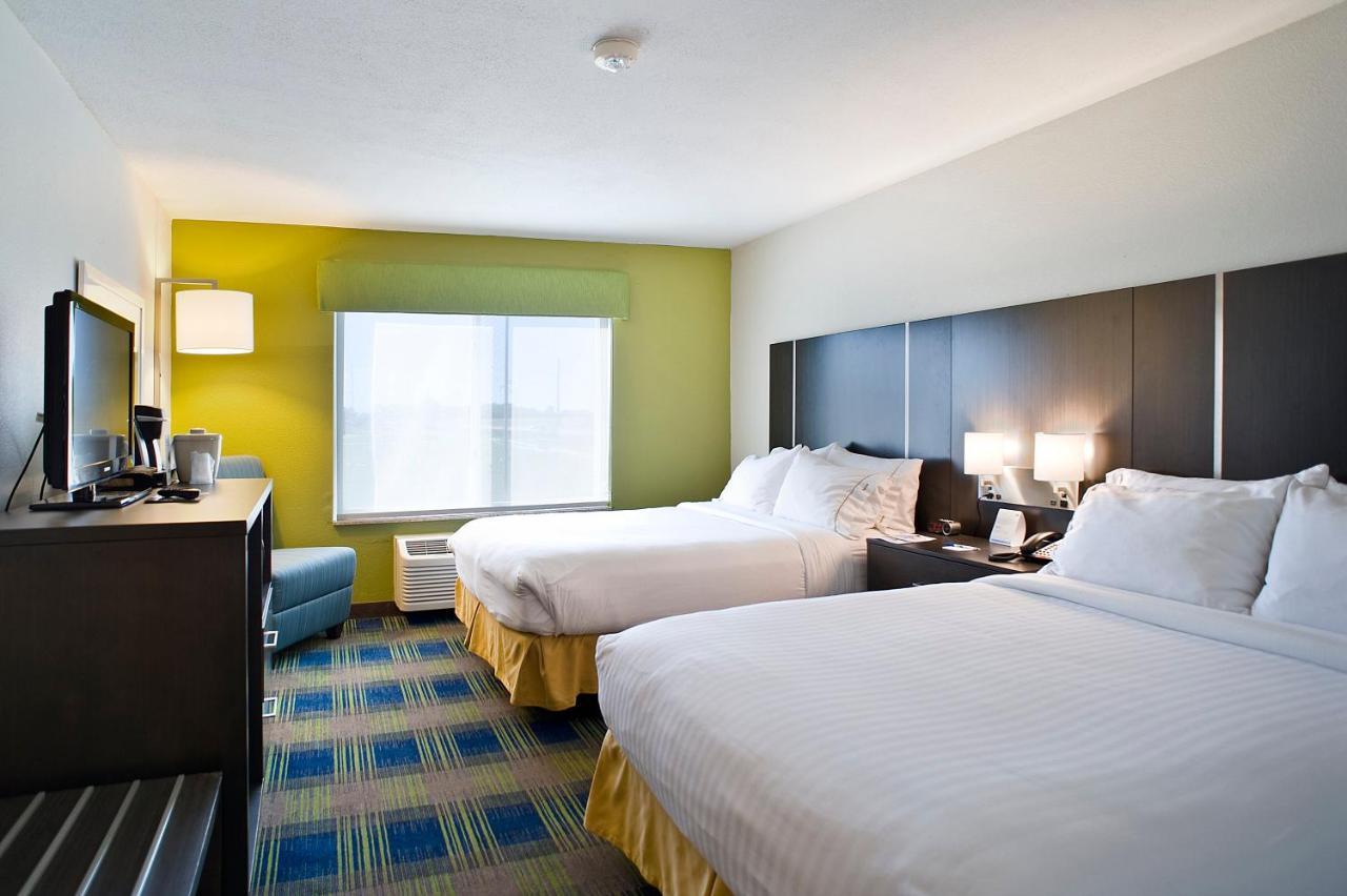 Holiday Inn Express & Suites Vermillion, An Ihg Hotel Exterior photo